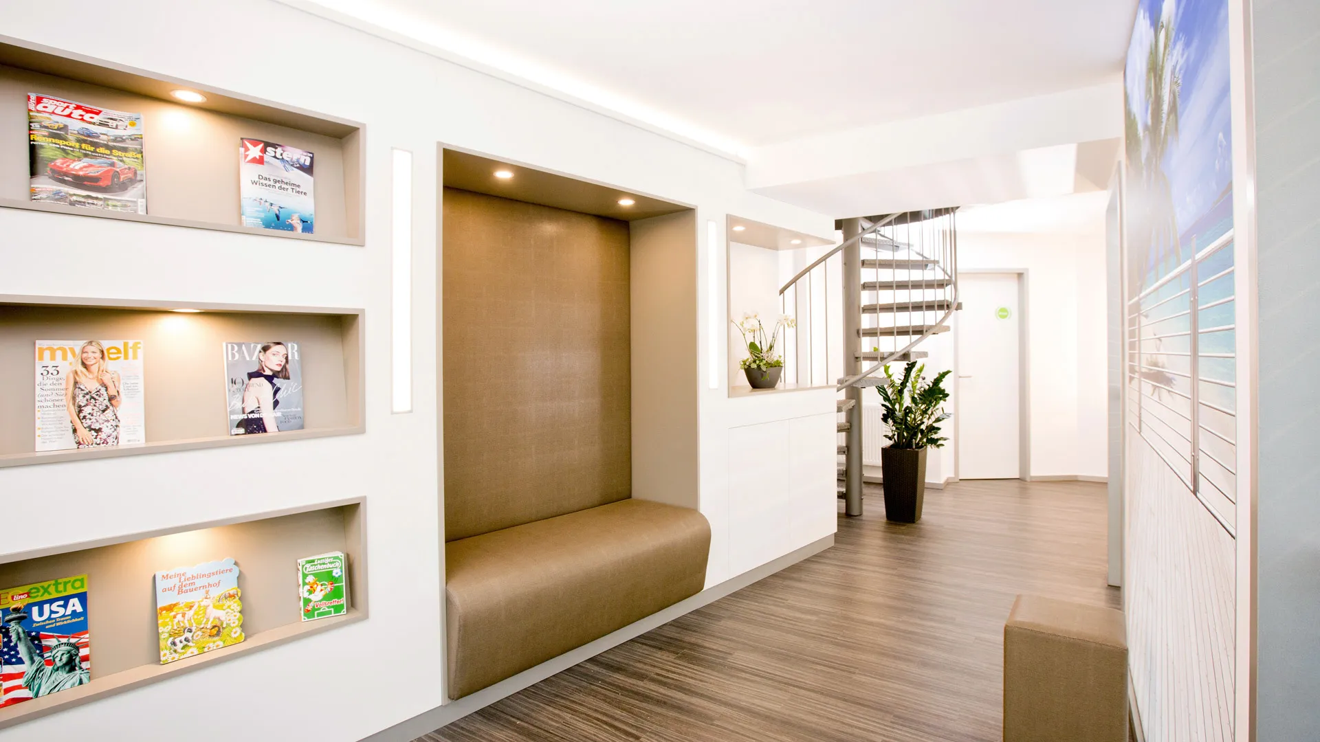 Gemütliche Sitzgelegenheit: Hier kann man sich in einer Zahnarztpraxis gut entspannen