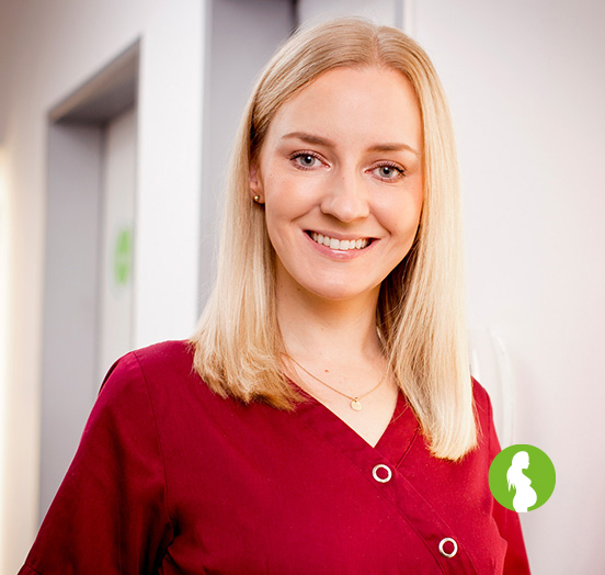 Einfühlsame Zahnärztin: Moderne Erwachsenen- und Kinderbehandlung