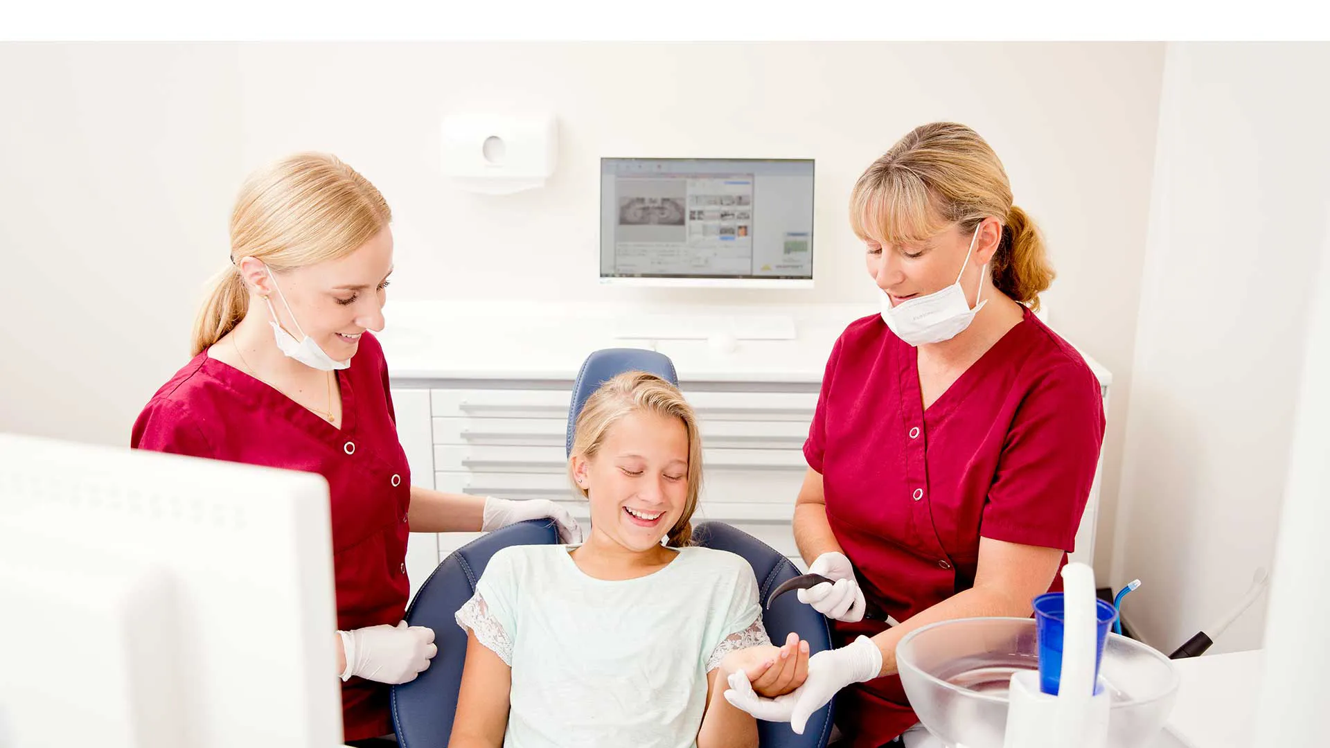 Kinderzahnprophylaxe: Mädchen und Jungen erhalten durch unsere Unterstützung gesunde Zähne.